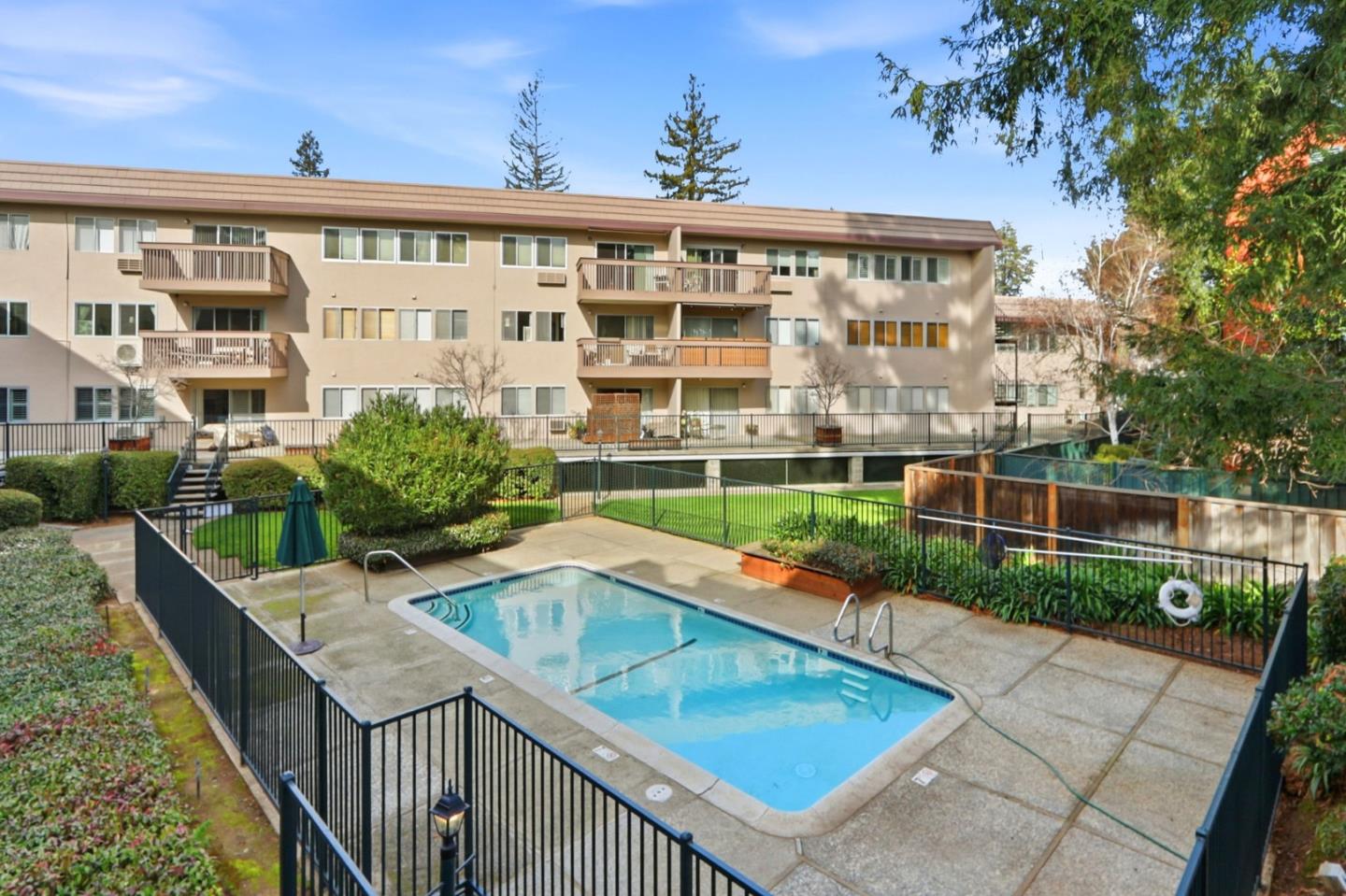 Detail Gallery Image 21 of 22 For 150 W Edith Ave #13,  Los Altos,  CA 94022 - 1 Beds | 1 Baths