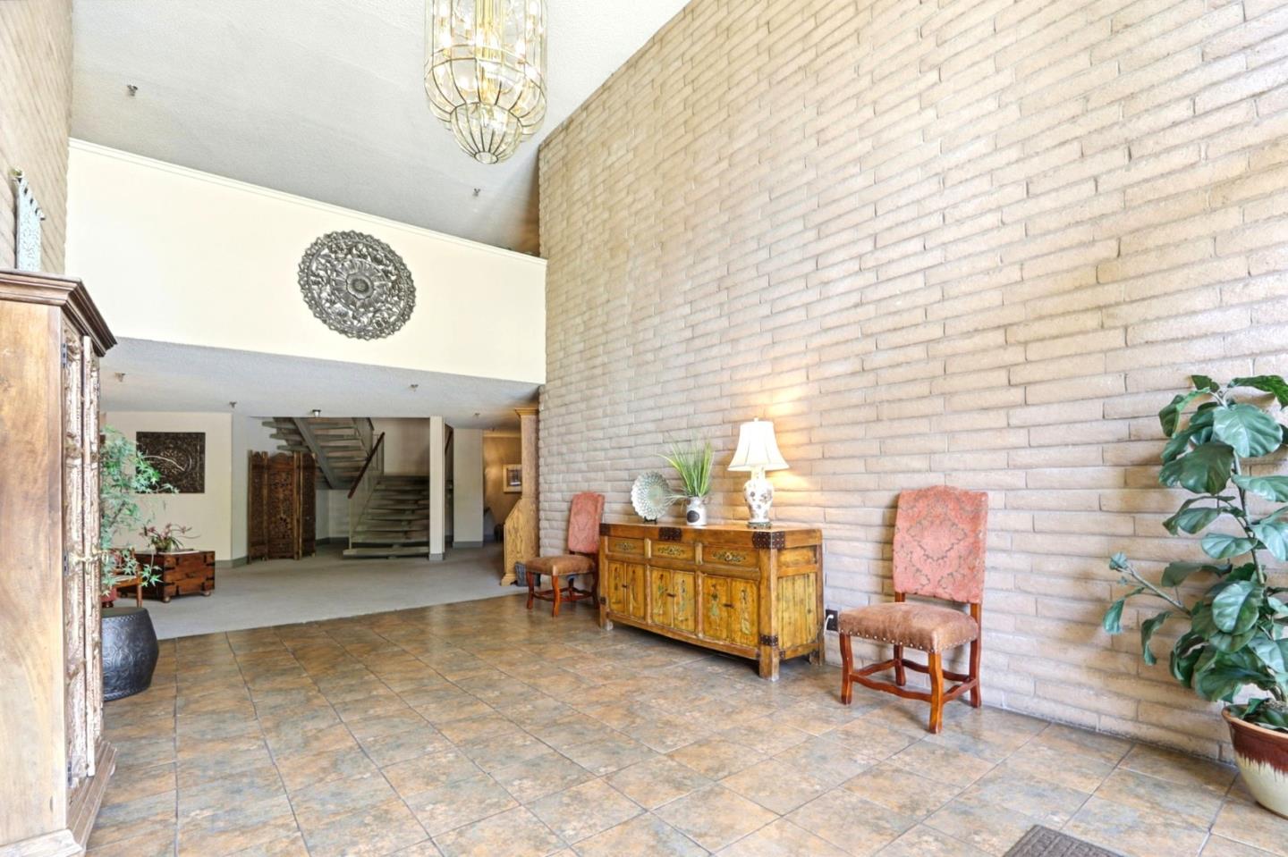 Detail Gallery Image 3 of 22 For 150 W Edith Ave #13,  Los Altos,  CA 94022 - 1 Beds | 1 Baths