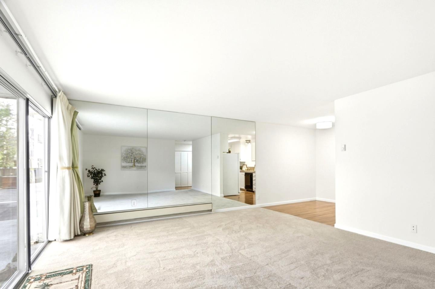 Detail Gallery Image 7 of 22 For 150 W Edith Ave #13,  Los Altos,  CA 94022 - 1 Beds | 1 Baths