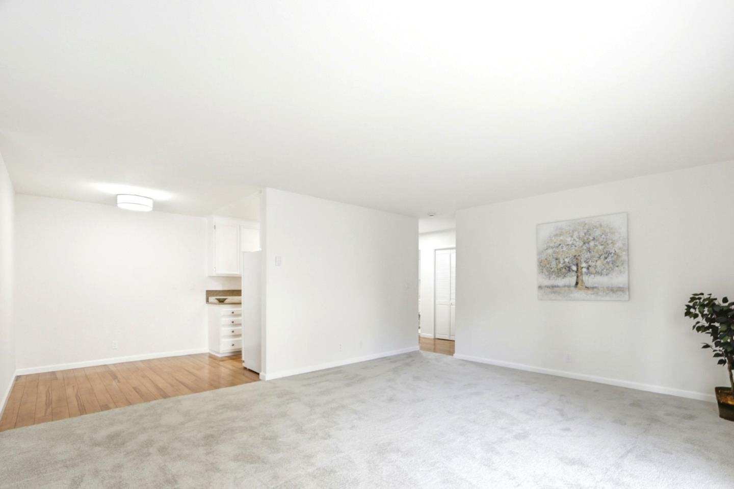 Detail Gallery Image 9 of 22 For 150 W Edith Ave #13,  Los Altos,  CA 94022 - 1 Beds | 1 Baths