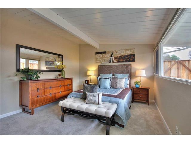 Detail Gallery Image 10 of 19 For 990 Amarillo Ave, Palo Alto,  CA 94303 - 5 Beds | 2 Baths