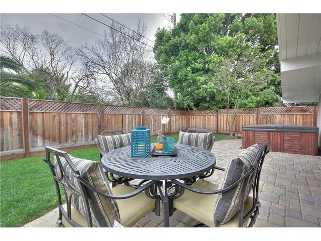 Detail Gallery Image 18 of 19 For 990 Amarillo Ave, Palo Alto,  CA 94303 - 5 Beds | 2 Baths