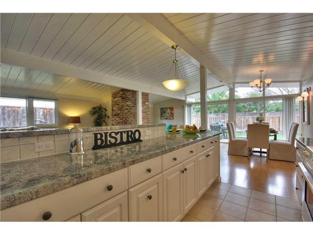 Detail Gallery Image 2 of 19 For 990 Amarillo Ave, Palo Alto,  CA 94303 - 5 Beds | 2 Baths