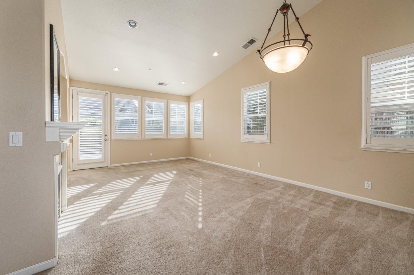 Detail Gallery Image 7 of 37 For 836 Delta Way, Watsonville,  CA 95076 - 3 Beds | 2 Baths