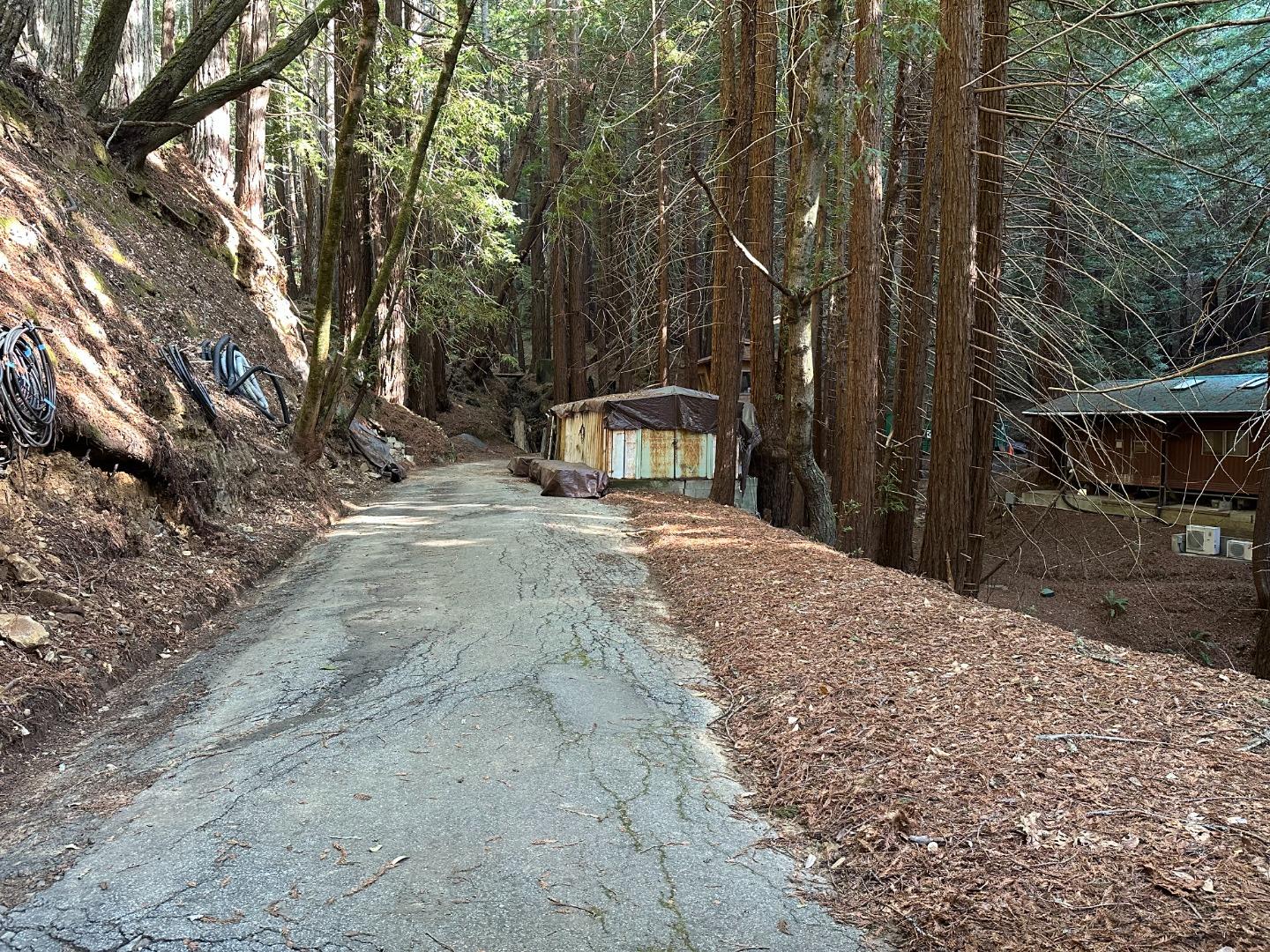 Detail Gallery Image 4 of 9 For 121 La Honda Rd, Woodside,  CA 94062 - 2 Beds | 2 Baths