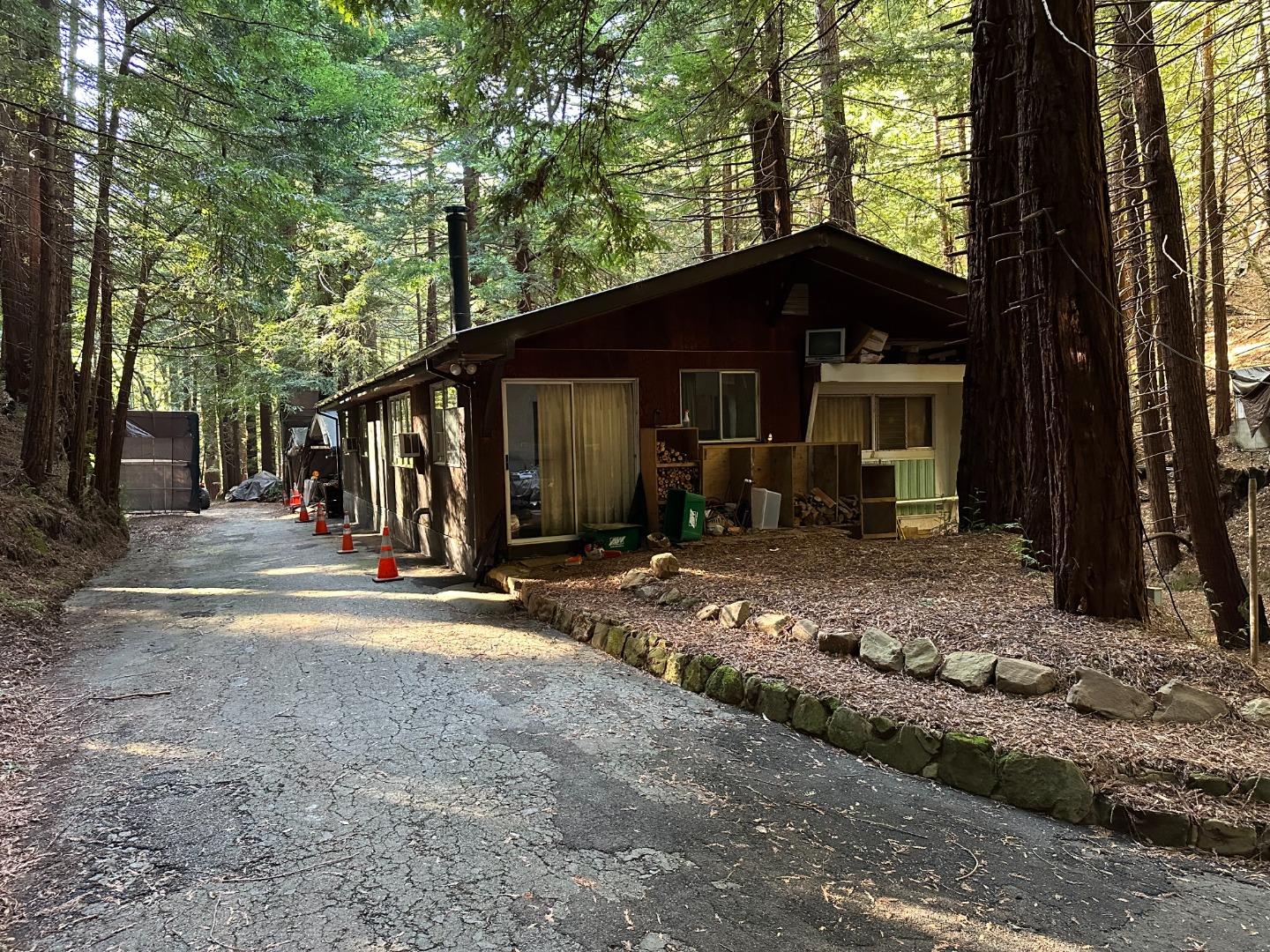 Detail Gallery Image 5 of 9 For 121 La Honda Rd, Woodside,  CA 94062 - 2 Beds | 2 Baths