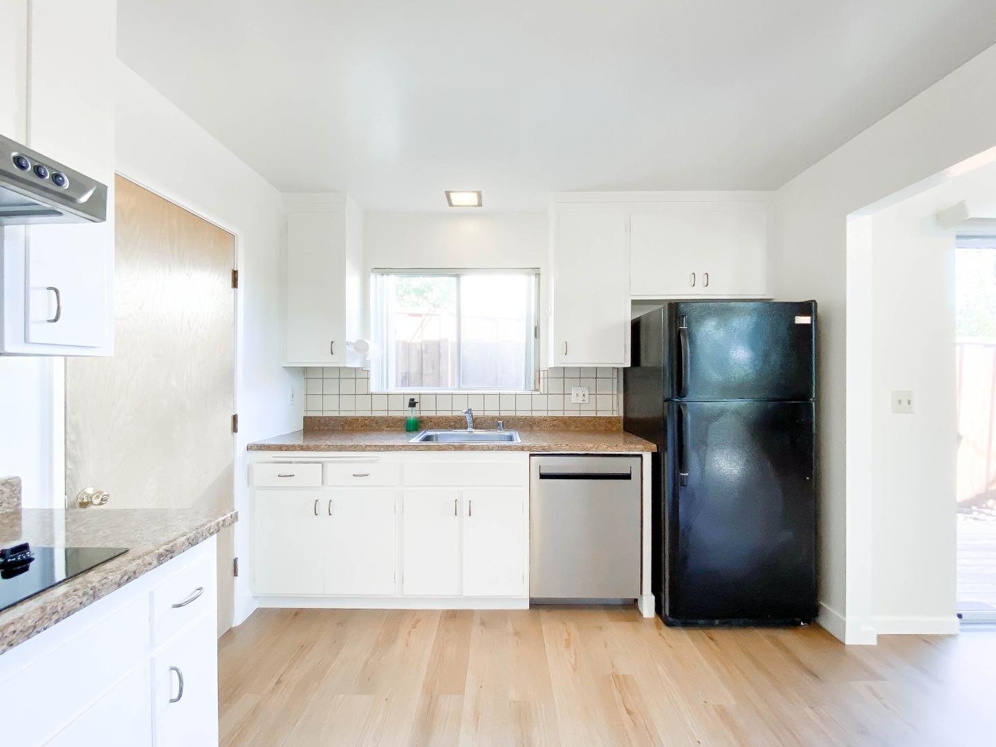 Detail Gallery Image 5 of 19 For 9 Ashton Ave, Millbrae,  CA 94030 - 3 Beds | 2 Baths