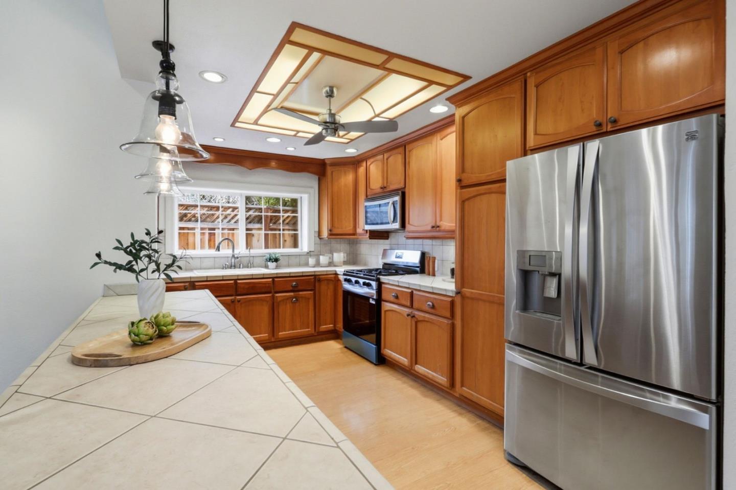 Detail Gallery Image 11 of 39 For 1688 Milroy Pl, San Jose,  CA 95124 - 4 Beds | 2/1 Baths