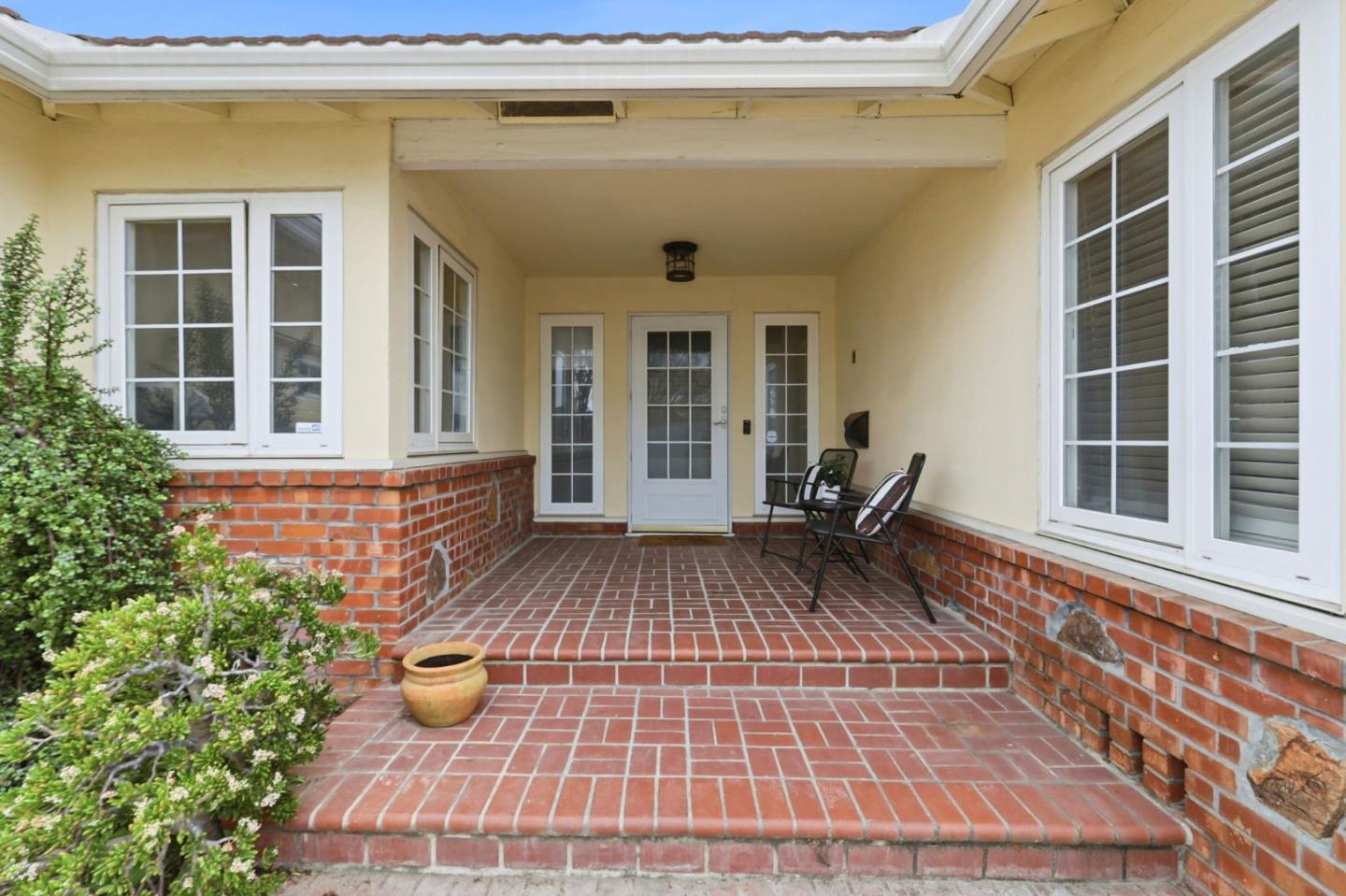 Detail Gallery Image 3 of 39 For 1688 Milroy Pl, San Jose,  CA 95124 - 4 Beds | 2/1 Baths