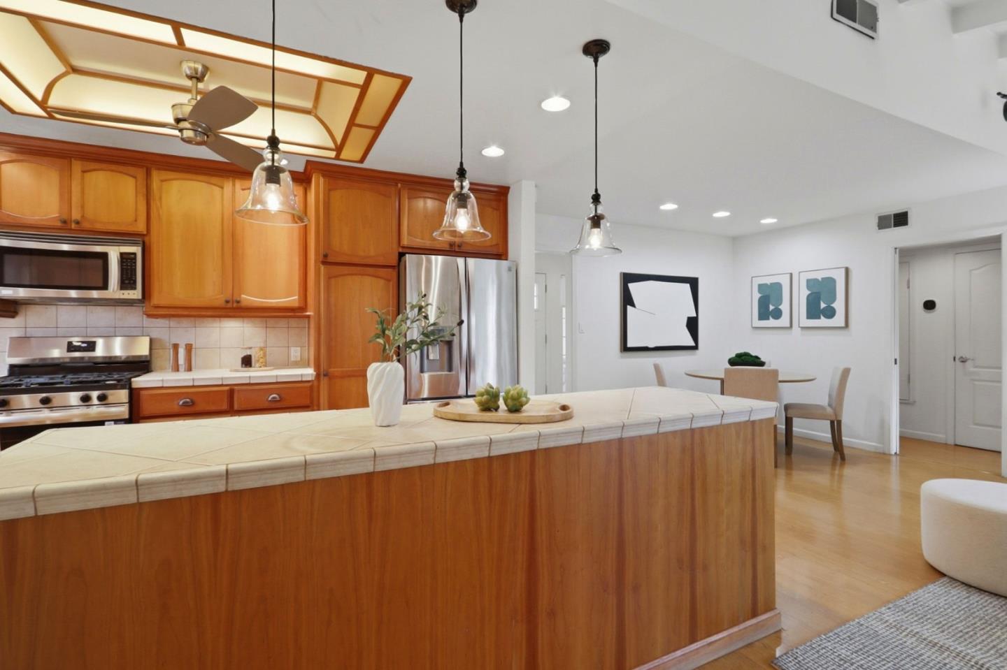 Detail Gallery Image 9 of 39 For 1688 Milroy Pl, San Jose,  CA 95124 - 4 Beds | 2/1 Baths