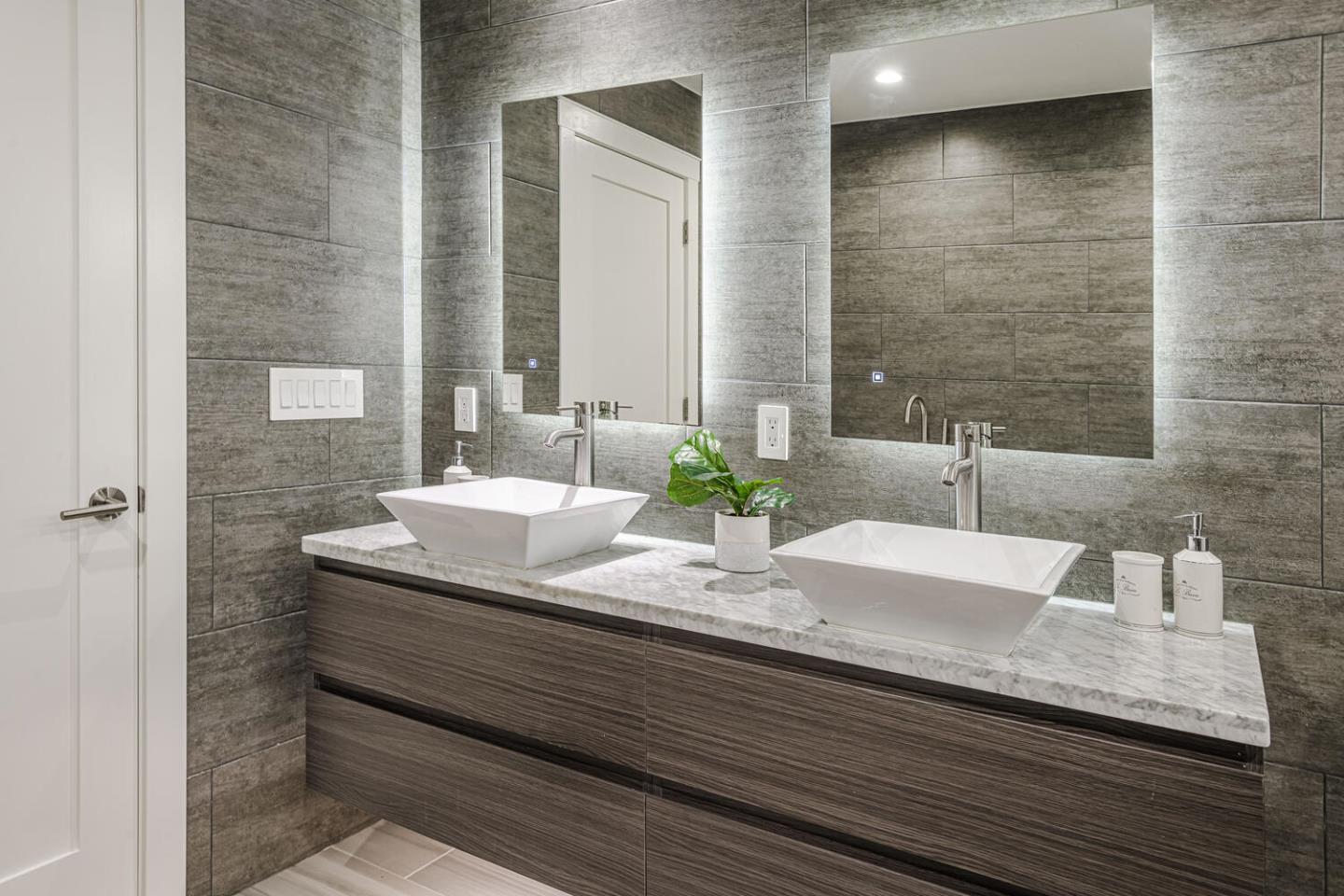 Detail Gallery Image 26 of 39 For 39 Victoria Rd, Burlingame,  CA 94010 - 2 Beds | 2 Baths