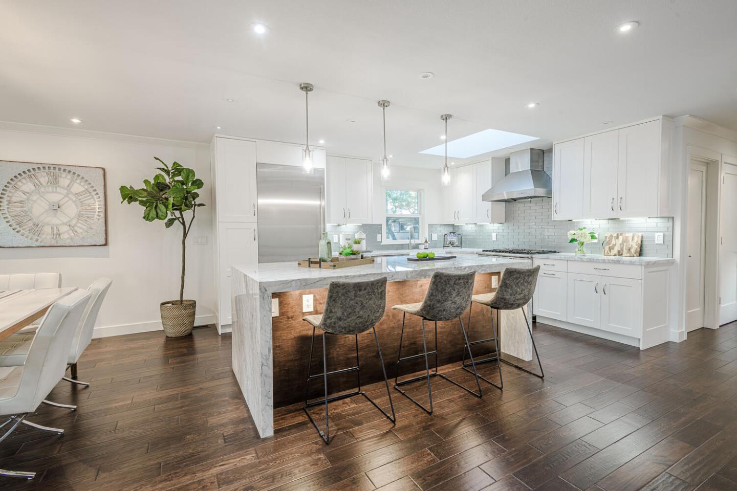 Detail Gallery Image 4 of 39 For 39 Victoria Rd, Burlingame,  CA 94010 - 2 Beds | 2 Baths