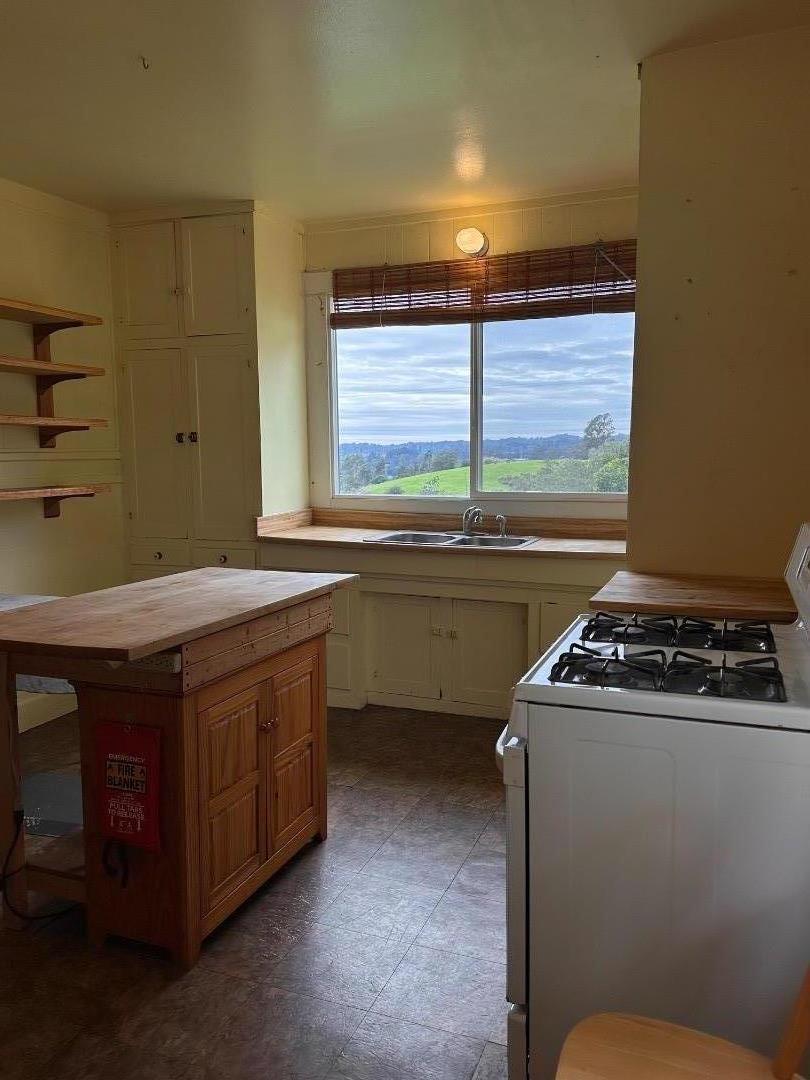 Detail Gallery Image 11 of 56 For 46 Valley View Rd, Watsonville,  CA 95076 - 5 Beds | 3 Baths