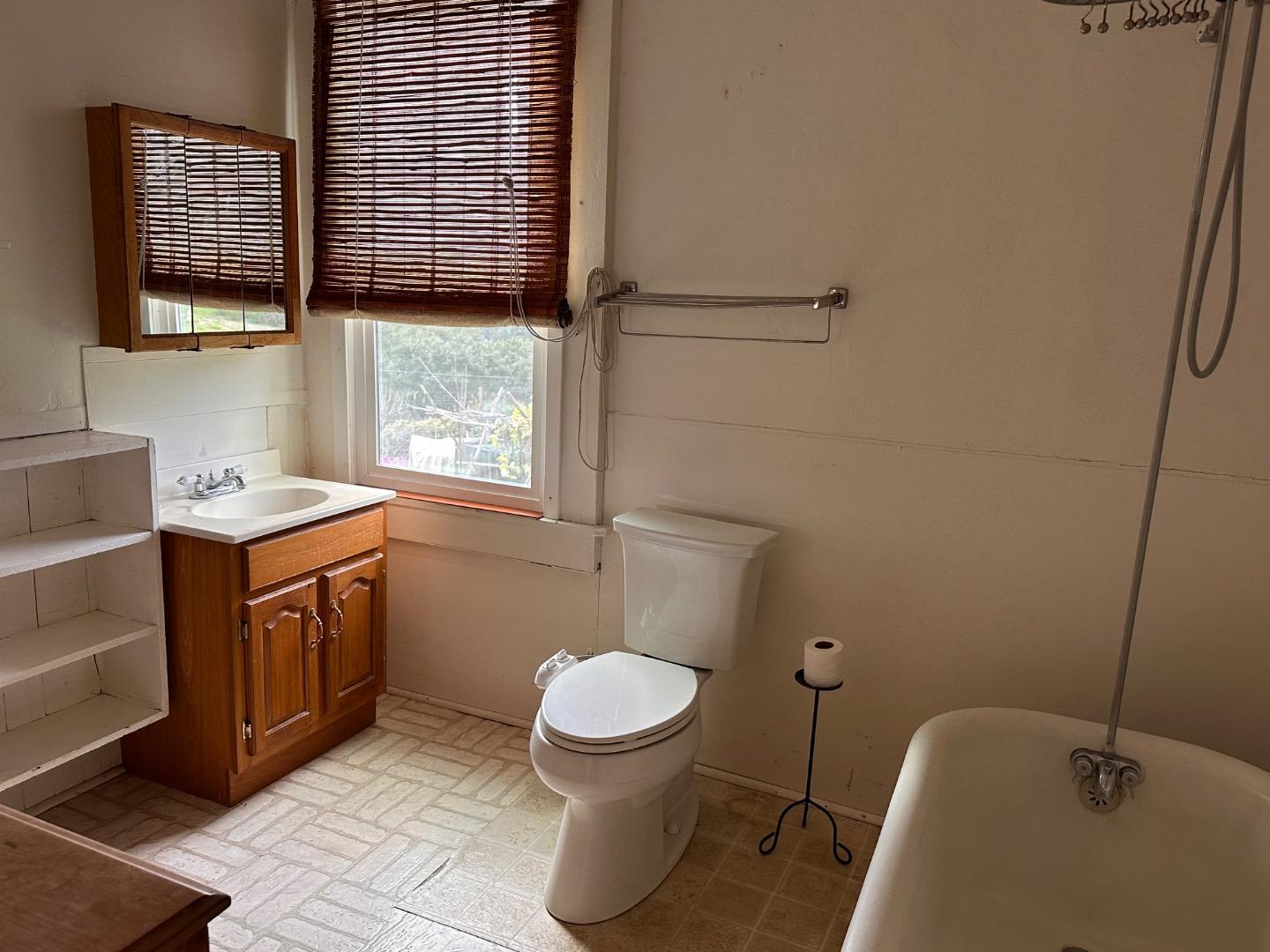 Detail Gallery Image 29 of 56 For 46 Valley View Rd, Watsonville,  CA 95076 - 5 Beds | 3 Baths