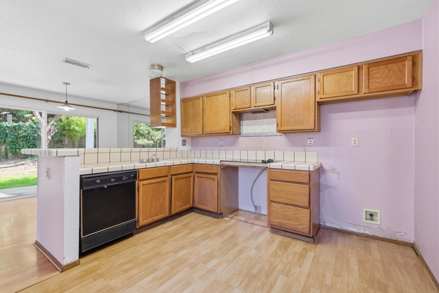 Detail Gallery Image 10 of 38 For 873 Knights Cir, Vallejo,  CA 94591 - 3 Beds | 2/1 Baths