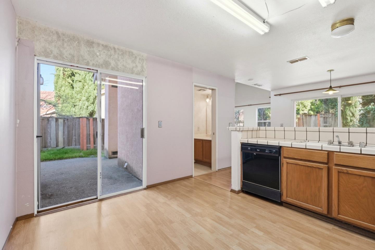 Detail Gallery Image 11 of 38 For 873 Knights Cir, Vallejo,  CA 94591 - 3 Beds | 2/1 Baths