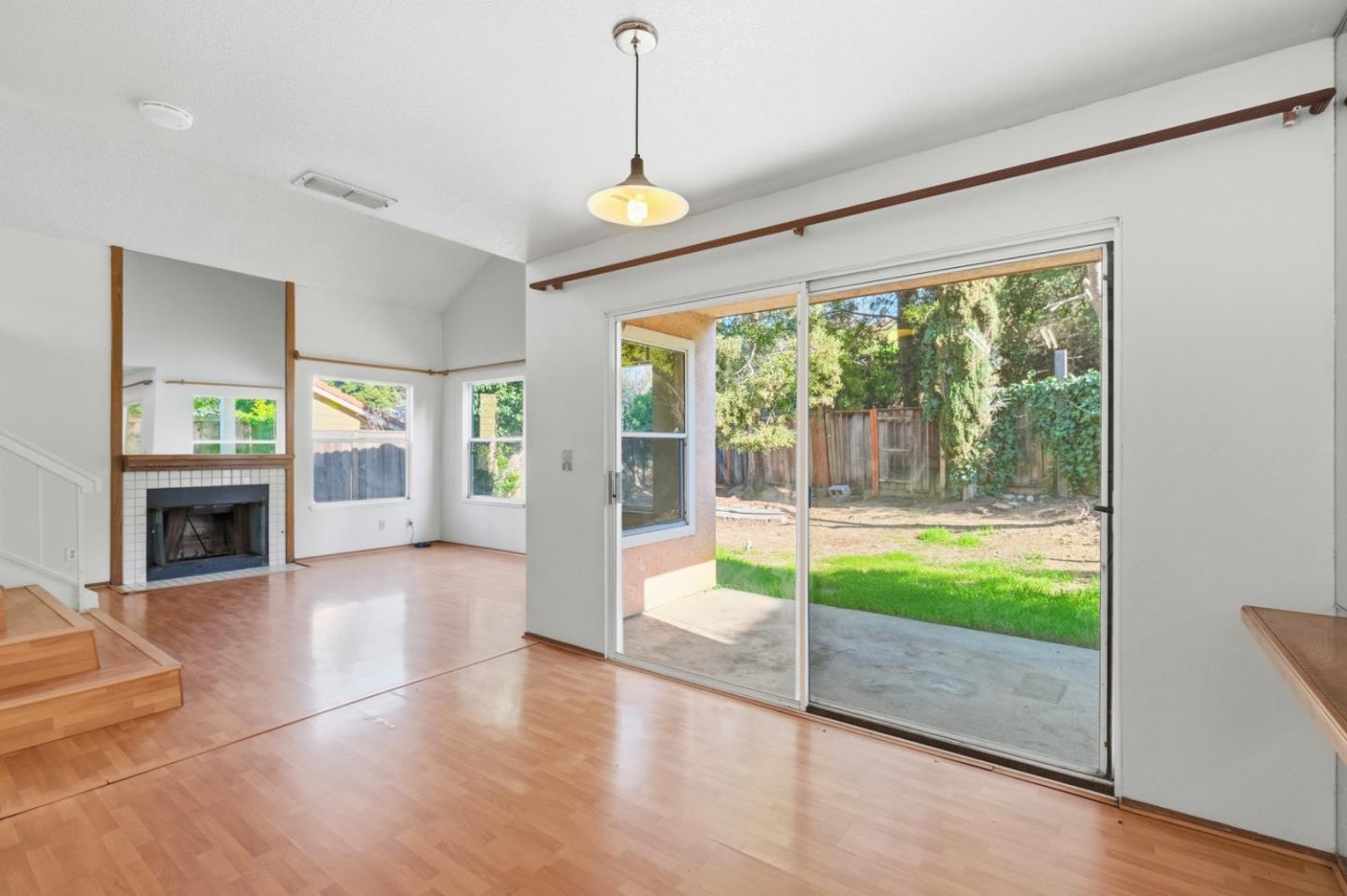 Detail Gallery Image 12 of 38 For 873 Knights Cir, Vallejo,  CA 94591 - 3 Beds | 2/1 Baths