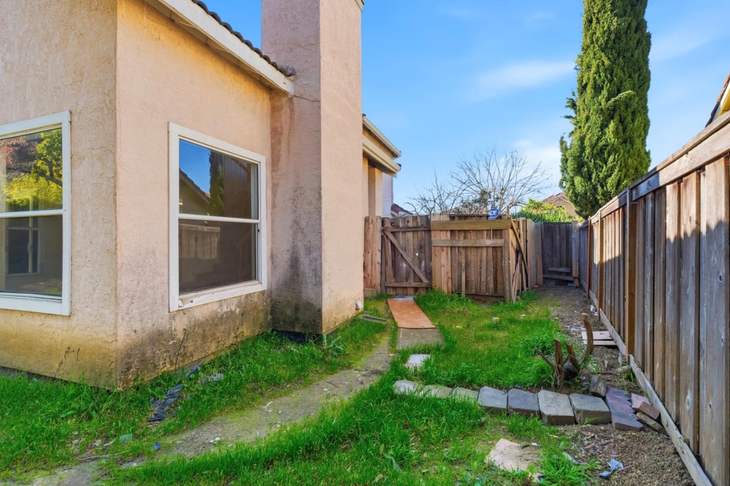 Detail Gallery Image 34 of 38 For 873 Knights Cir, Vallejo,  CA 94591 - 3 Beds | 2/1 Baths