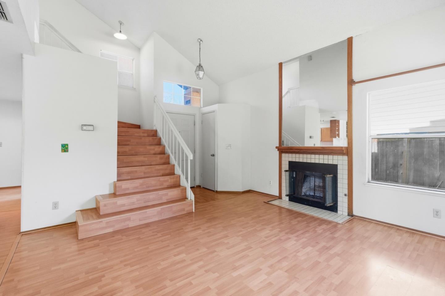 Detail Gallery Image 5 of 38 For 873 Knights Cir, Vallejo,  CA 94591 - 3 Beds | 2/1 Baths