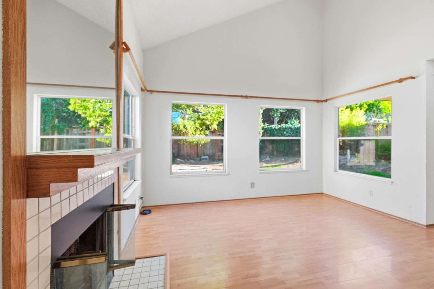 Detail Gallery Image 6 of 38 For 873 Knights Cir, Vallejo,  CA 94591 - 3 Beds | 2/1 Baths