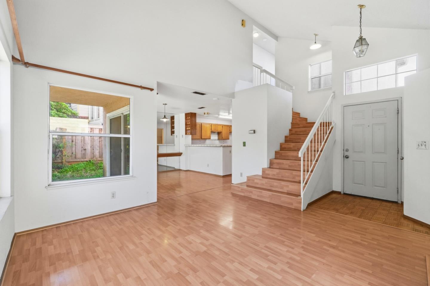 Detail Gallery Image 7 of 38 For 873 Knights Cir, Vallejo,  CA 94591 - 3 Beds | 2/1 Baths