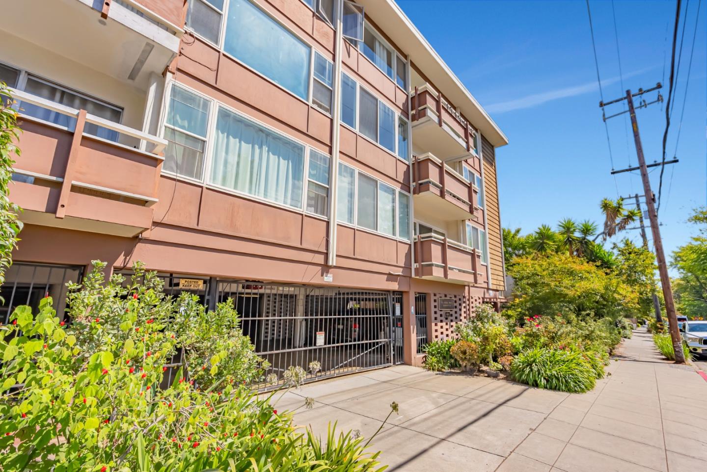 Detail Gallery Image 2 of 24 For 2601 College Ave #208,  Berkeley,  CA 94704 - 1 Beds | 1 Baths
