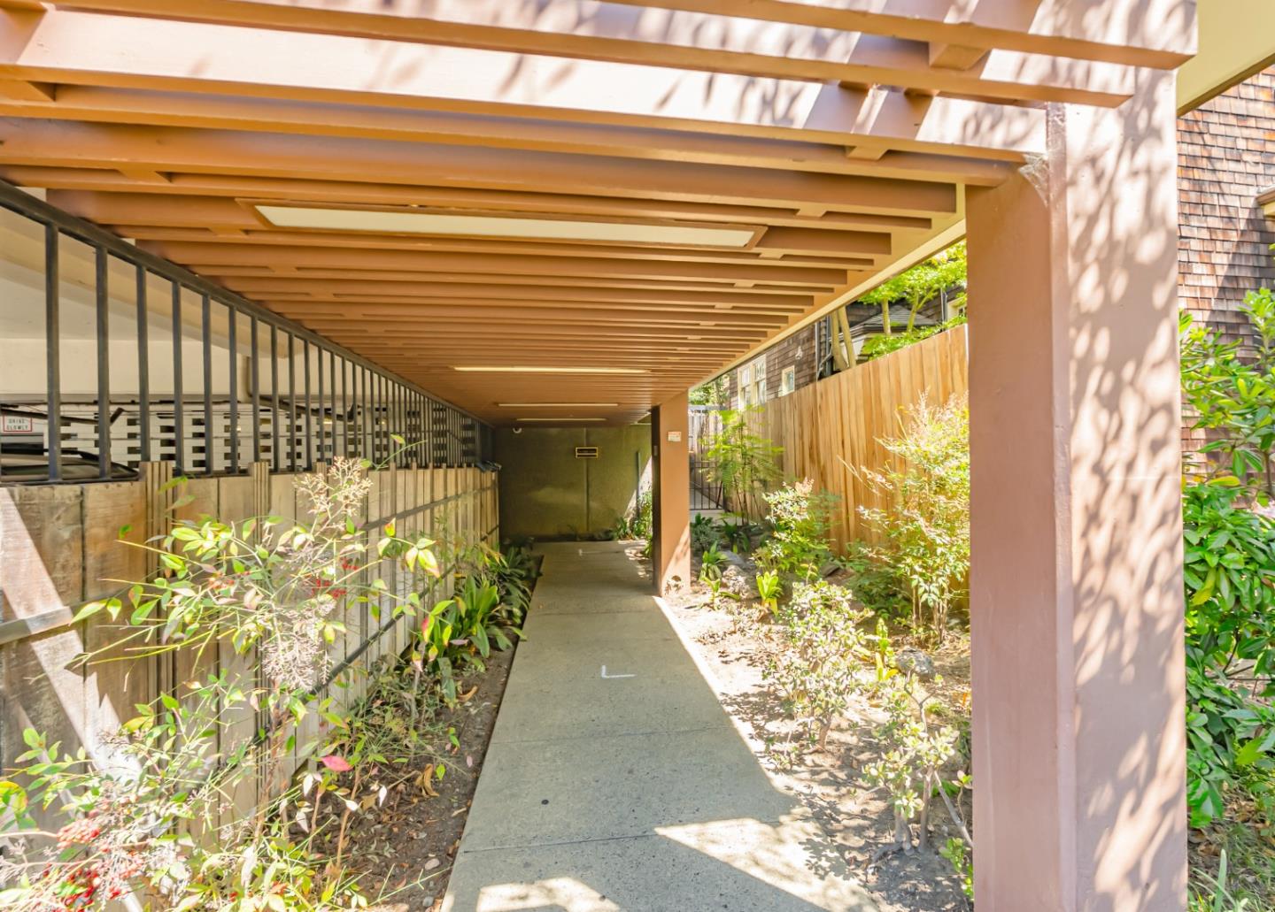 Detail Gallery Image 3 of 24 For 2601 College Ave #208,  Berkeley,  CA 94704 - 1 Beds | 1 Baths