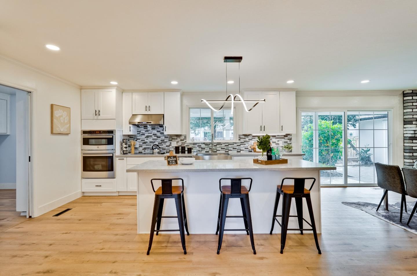 Detail Gallery Image 16 of 48 For 16925 Burgundy Ln, Morgan Hill,  CA 95037 - 4 Beds | 2/1 Baths