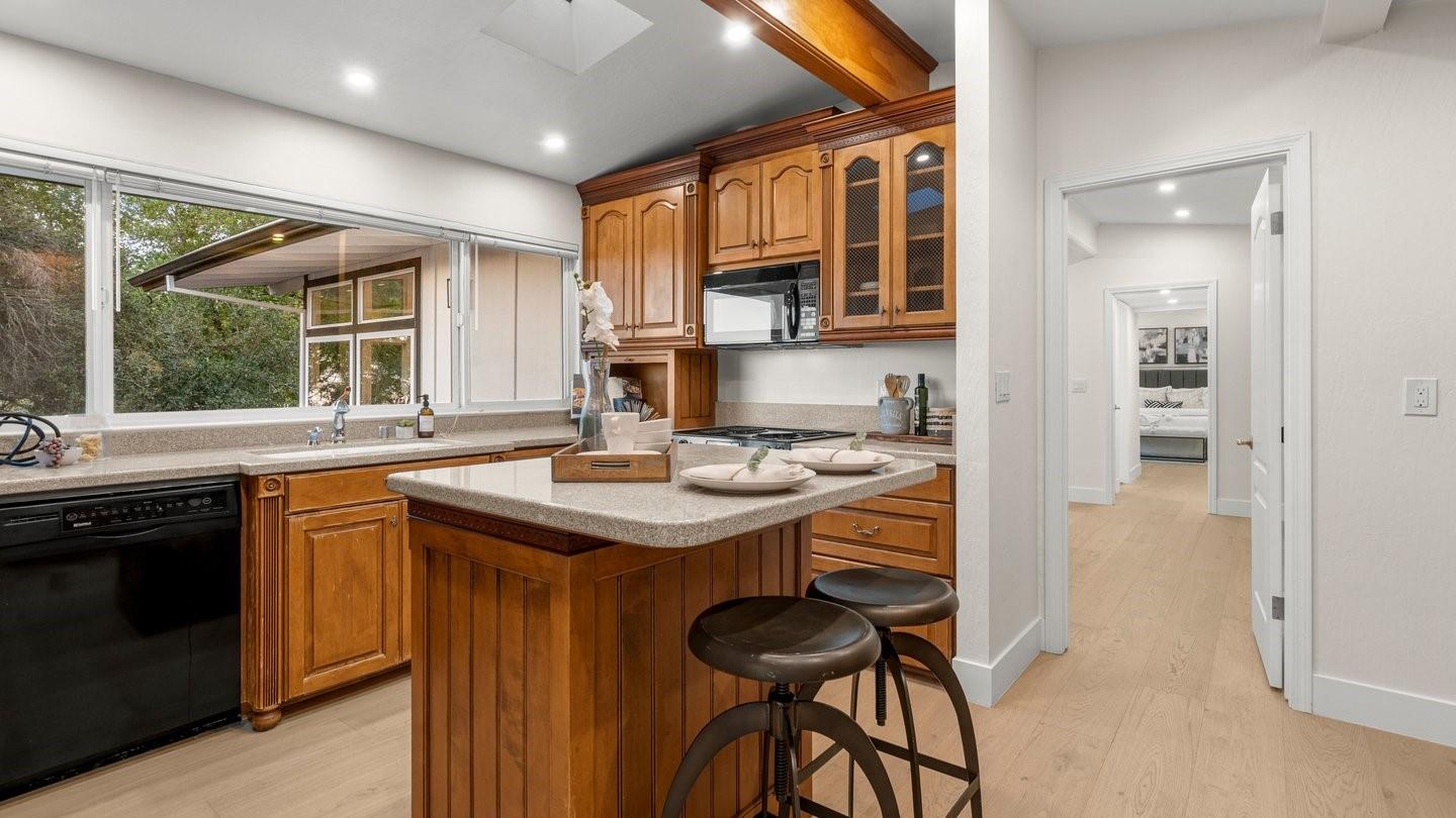 Detail Gallery Image 10 of 45 For 15499 Bohlman Rd, Saratoga,  CA 95070 - 3 Beds | 3 Baths