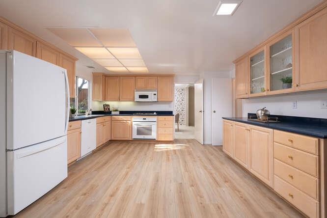 Detail Gallery Image 14 of 47 For 1413 Parkwood Dr, San Mateo,  CA 94403 - 3 Beds | 2/1 Baths