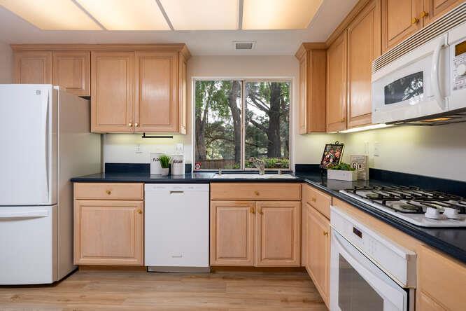 Detail Gallery Image 15 of 47 For 1413 Parkwood Dr, San Mateo,  CA 94403 - 3 Beds | 2/1 Baths