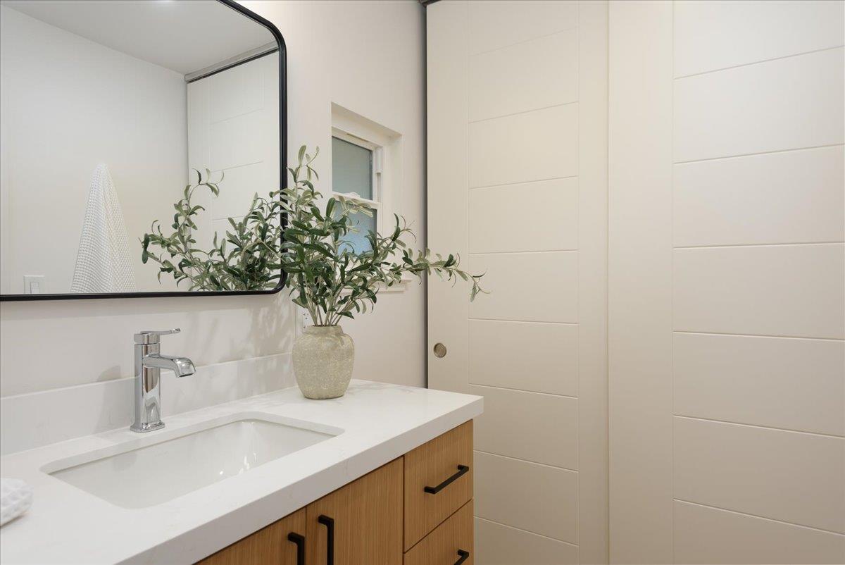 Detail Gallery Image 7 of 15 For 543 Everett Ct, Palo Alto,  CA 94301 - 4 Beds | 2 Baths