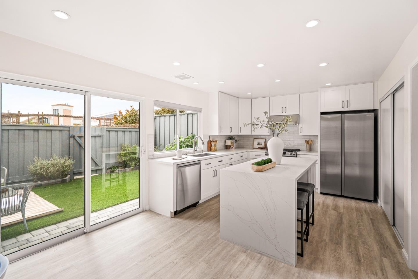 Detail Gallery Image 11 of 44 For 2555 Olmstead Ct, South San Francisco,  CA 94080 - 3 Beds | 2/1 Baths