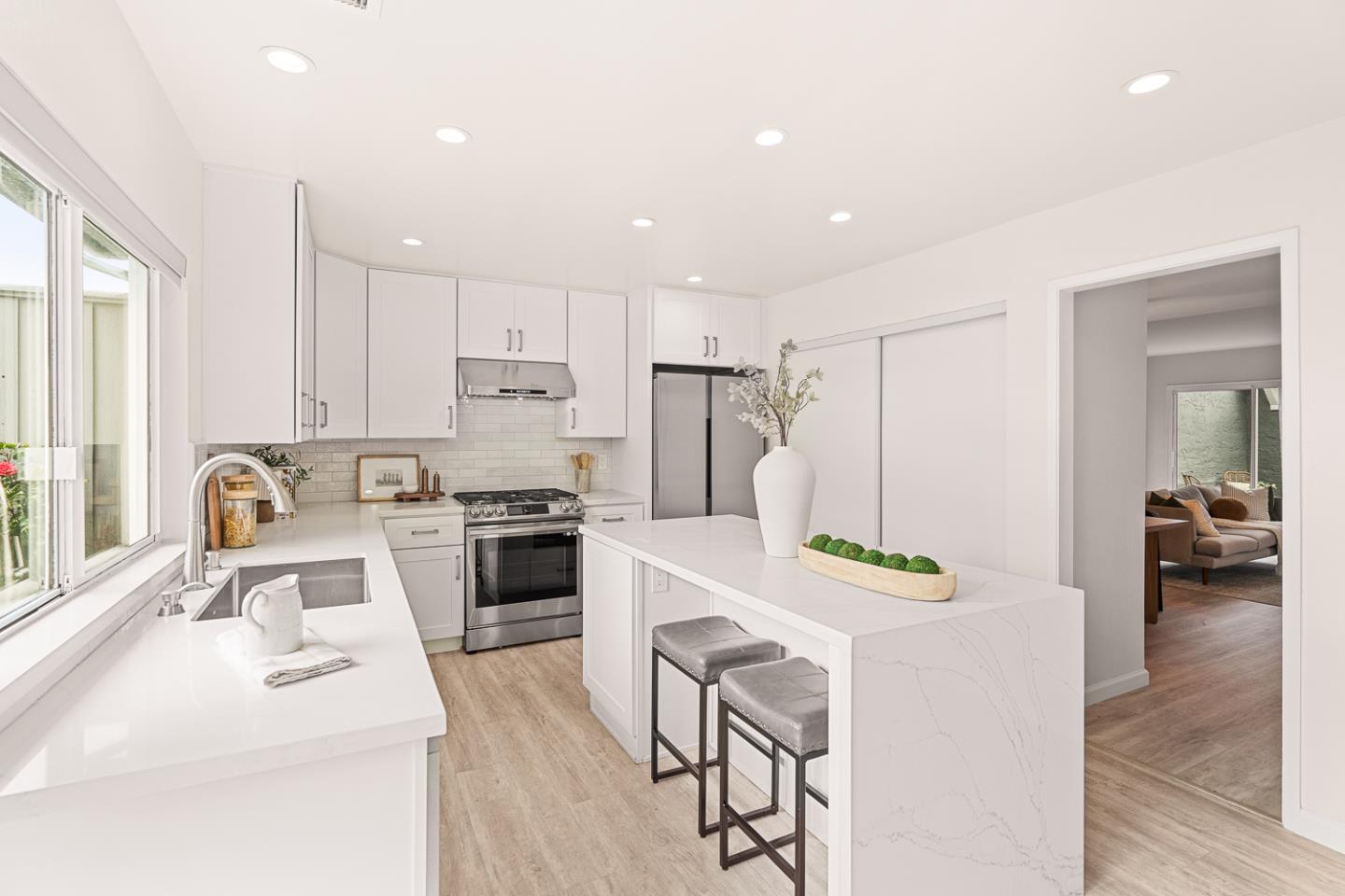 Detail Gallery Image 12 of 44 For 2555 Olmstead Ct, South San Francisco,  CA 94080 - 3 Beds | 2/1 Baths