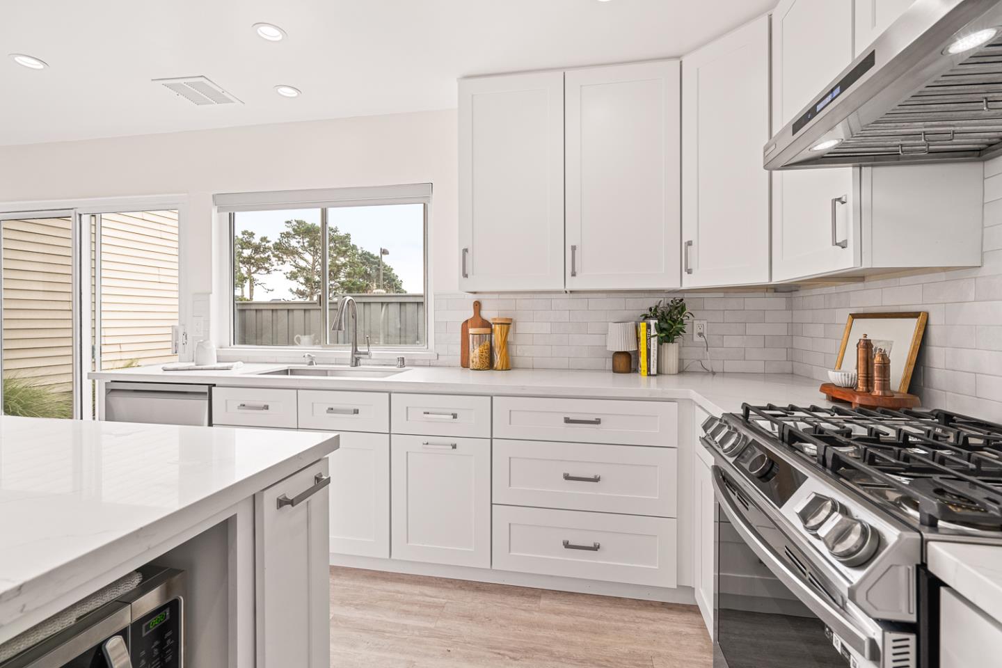 Detail Gallery Image 13 of 44 For 2555 Olmstead Ct, South San Francisco,  CA 94080 - 3 Beds | 2/1 Baths