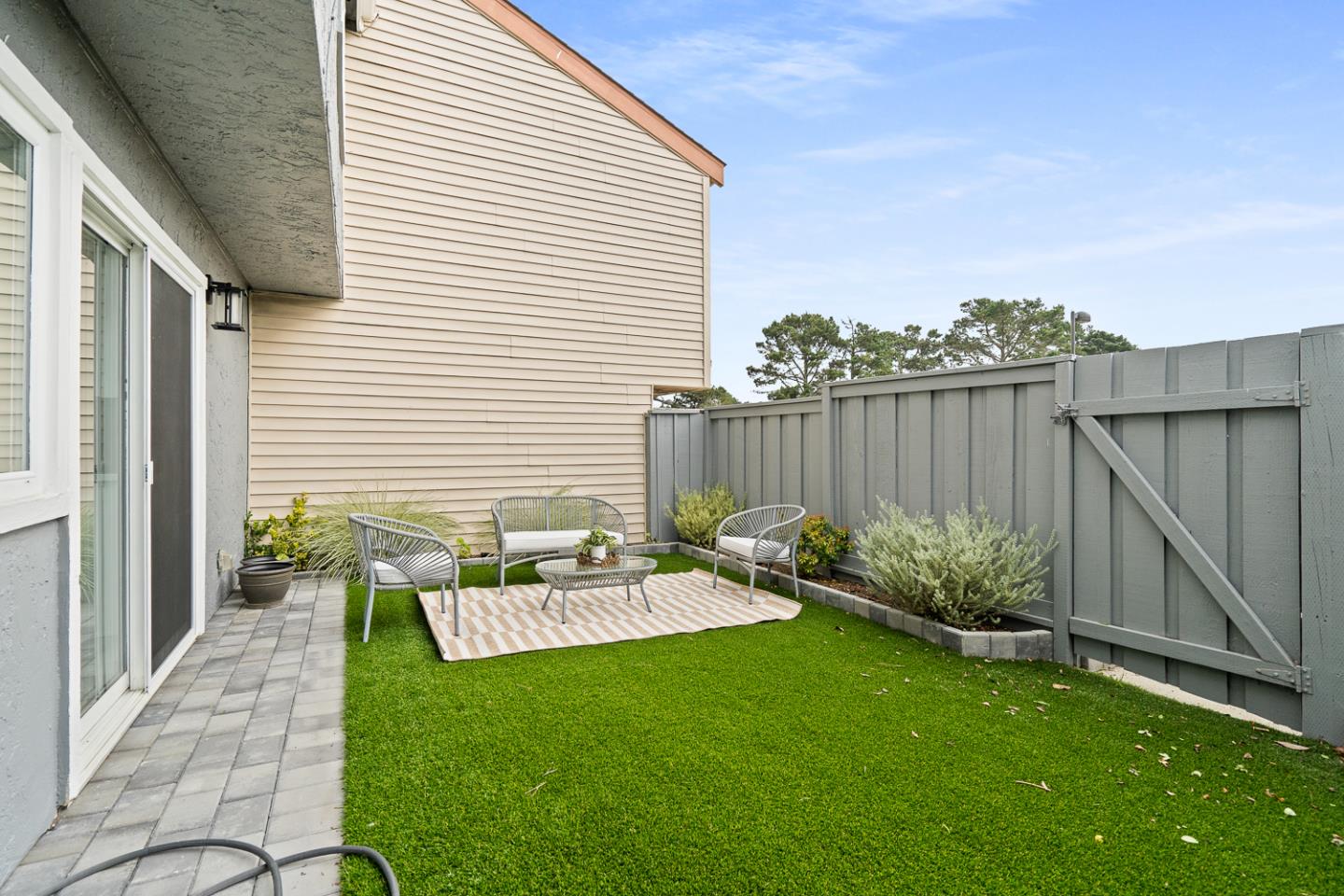 Detail Gallery Image 17 of 44 For 2555 Olmstead Ct, South San Francisco,  CA 94080 - 3 Beds | 2/1 Baths