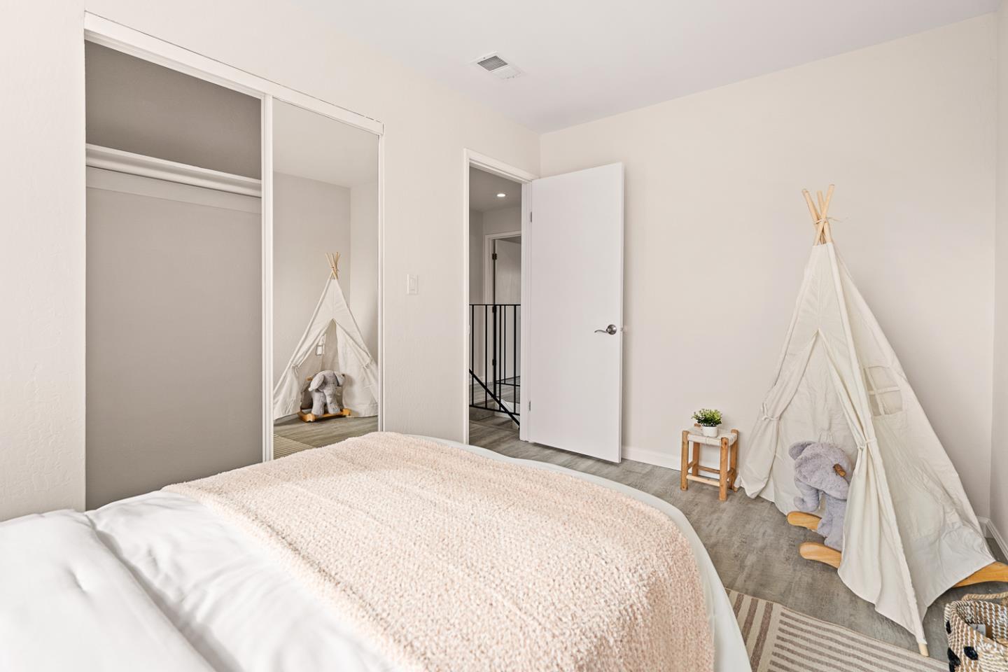 Detail Gallery Image 29 of 44 For 2555 Olmstead Ct, South San Francisco,  CA 94080 - 3 Beds | 2/1 Baths