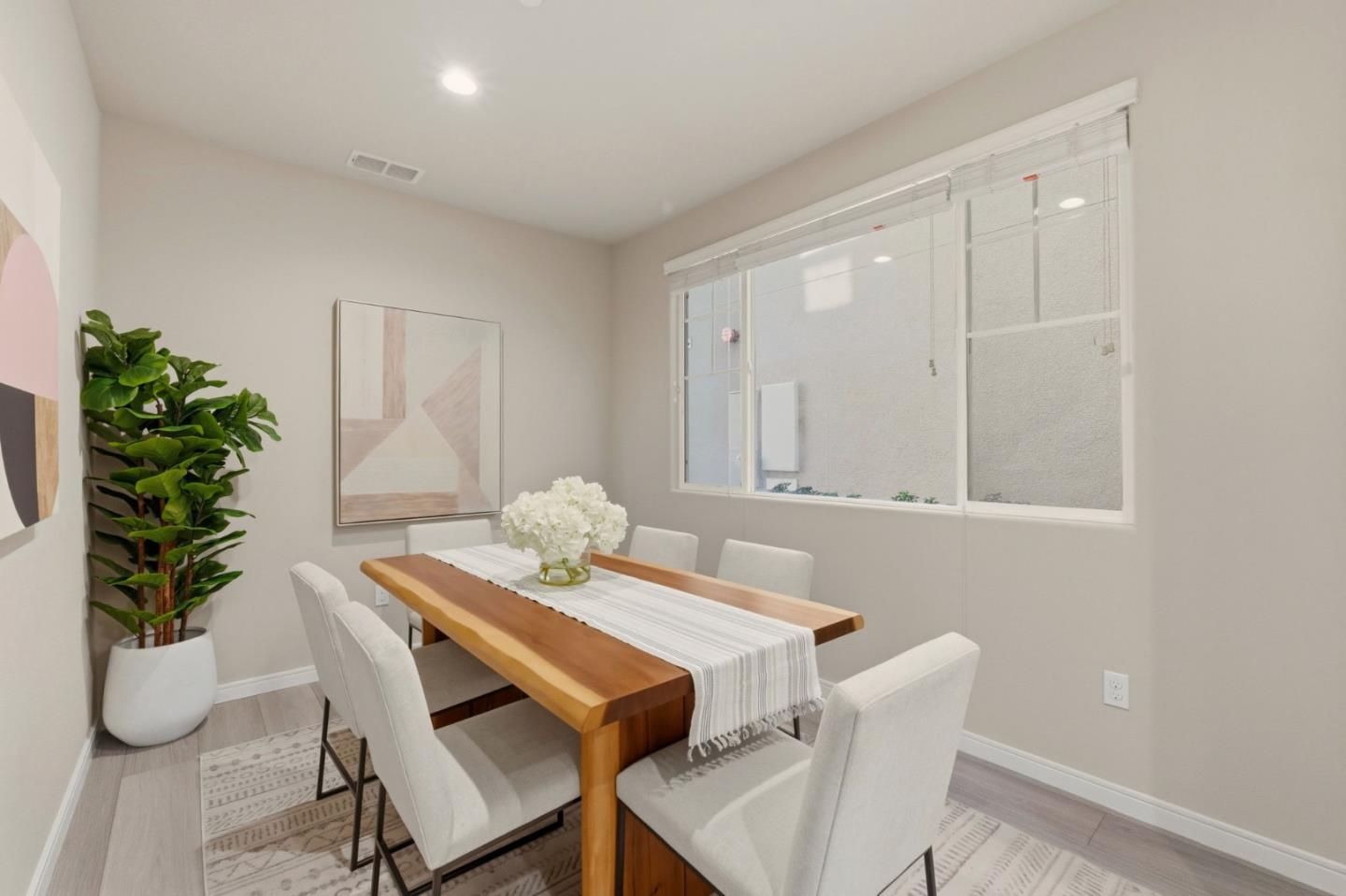 Detail Gallery Image 14 of 27 For 639 Montage Cir, East Palo Alto,  CA 94303 - 4 Beds | 2/1 Baths