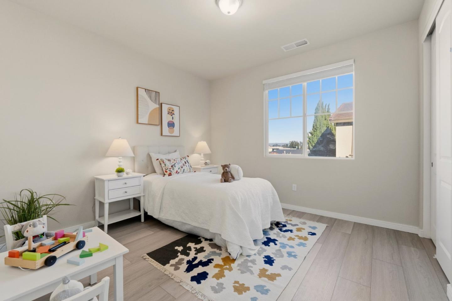 Detail Gallery Image 16 of 27 For 639 Montage Cir, East Palo Alto,  CA 94303 - 4 Beds | 2/1 Baths