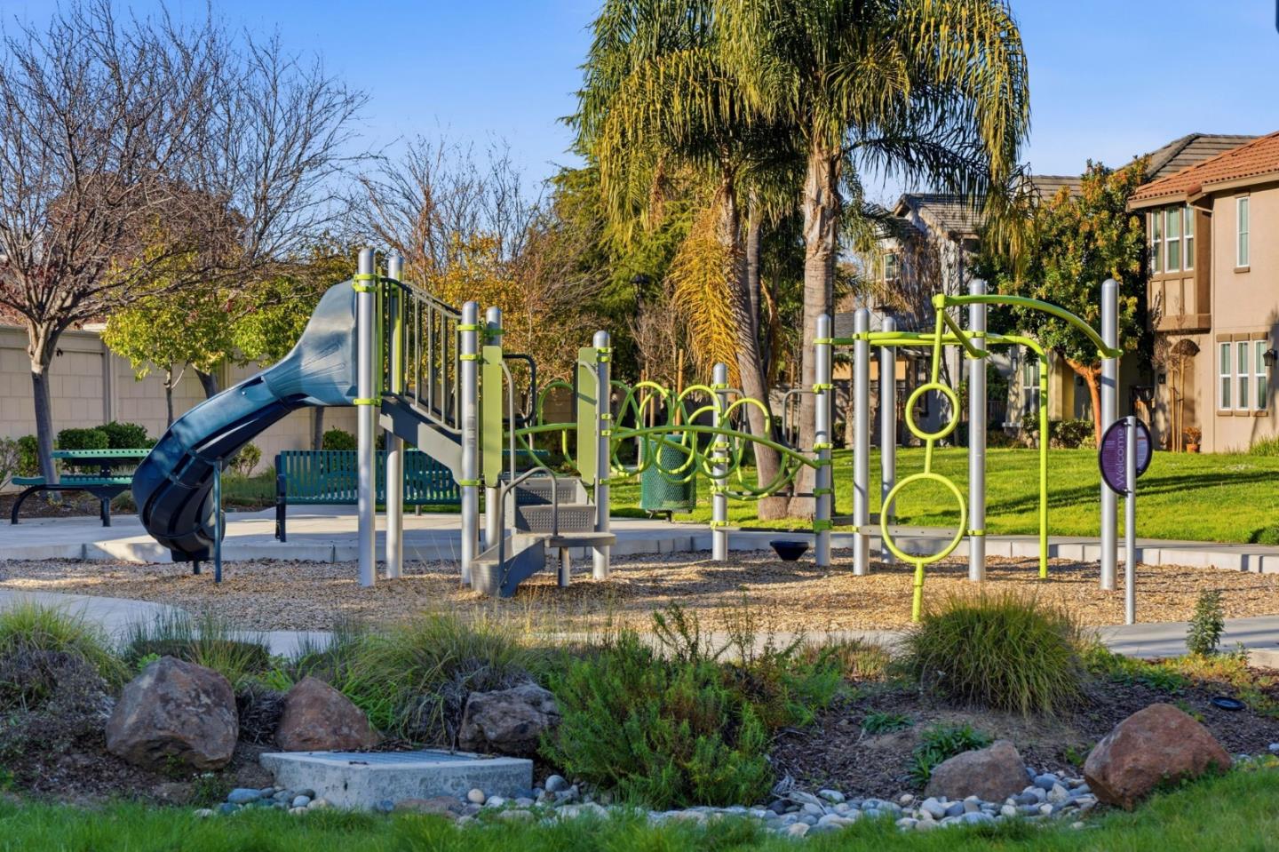 Detail Gallery Image 26 of 27 For 639 Montage Cir, East Palo Alto,  CA 94303 - 4 Beds | 2/1 Baths