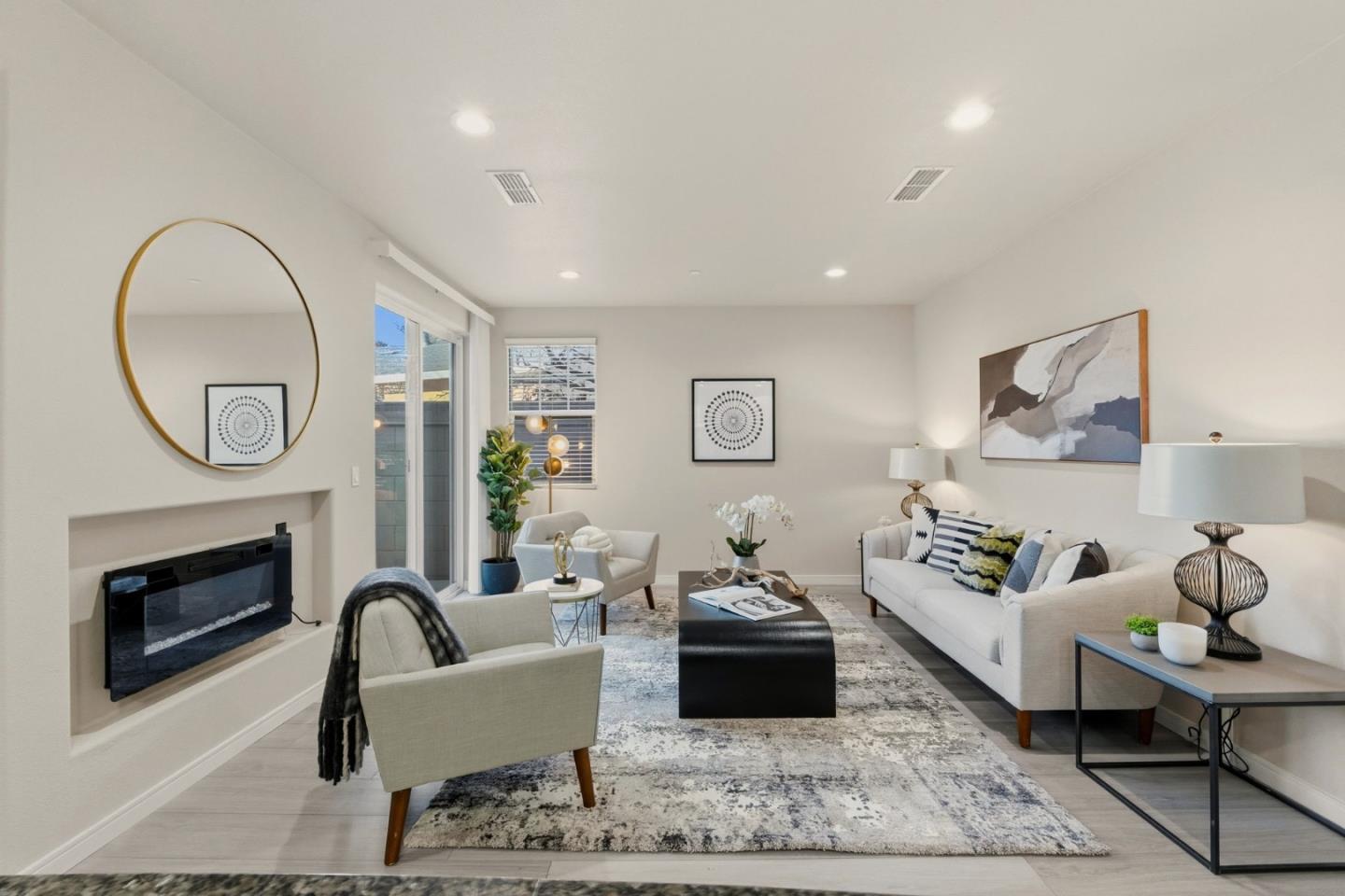 Detail Gallery Image 7 of 27 For 639 Montage Cir, East Palo Alto,  CA 94303 - 4 Beds | 2/1 Baths