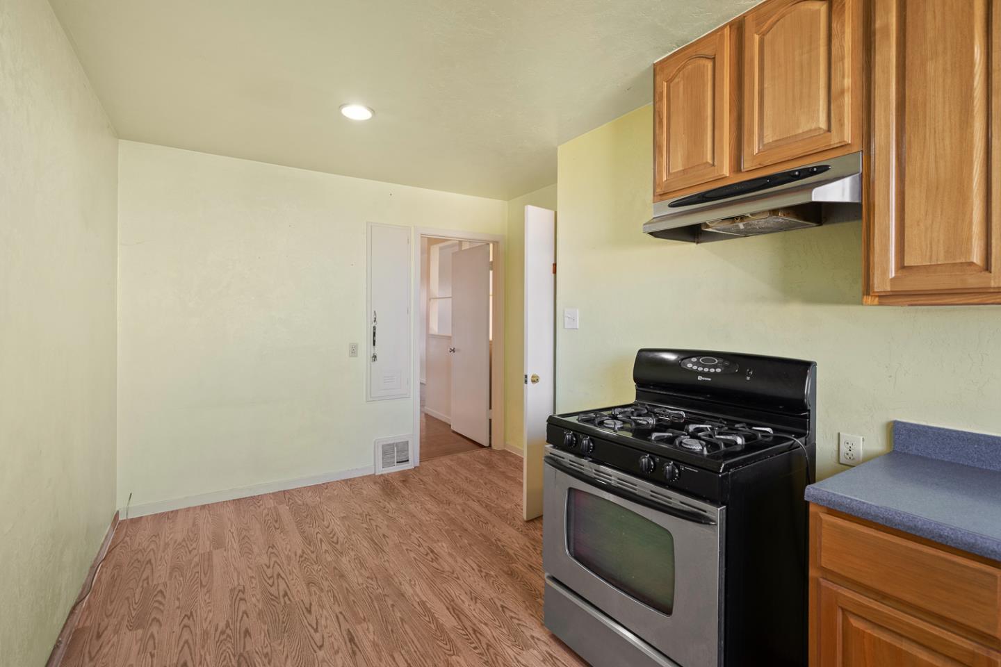 Detail Gallery Image 26 of 31 For 56 Flournoy St, Daly City,  CA 94014 - 3 Beds | 1/1 Baths