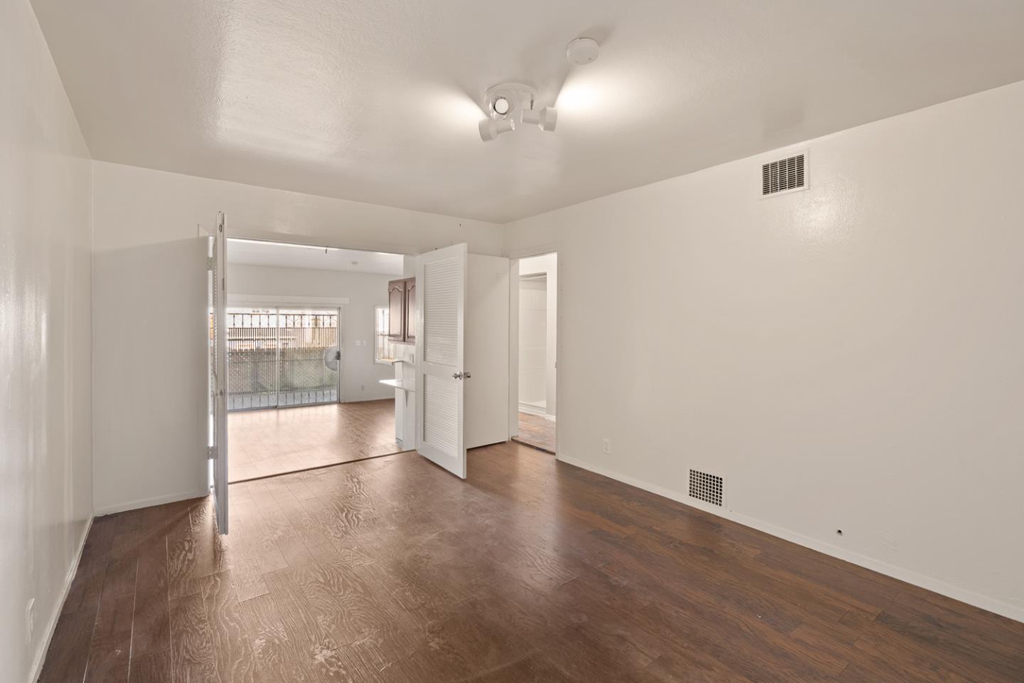 Detail Gallery Image 5 of 31 For 56 Flournoy St, Daly City,  CA 94014 - 3 Beds | 1/1 Baths