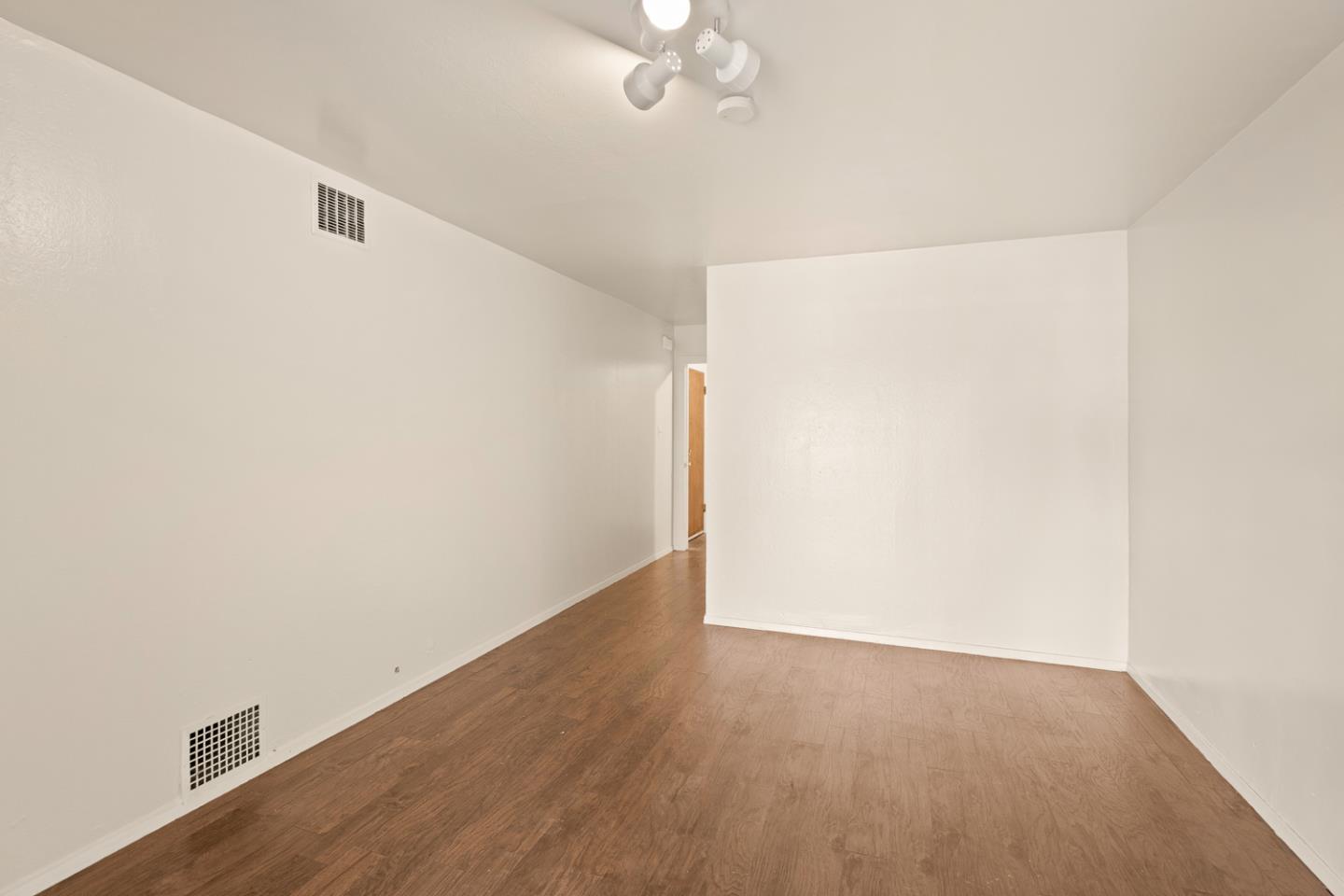 Detail Gallery Image 6 of 31 For 56 Flournoy St, Daly City,  CA 94014 - 3 Beds | 1/1 Baths