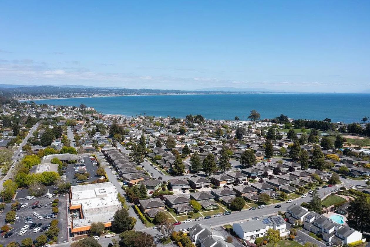 Detail Gallery Image 14 of 21 For 1355 45th Ave #3,  Capitola,  CA 95010 - 2 Beds | 1 Baths