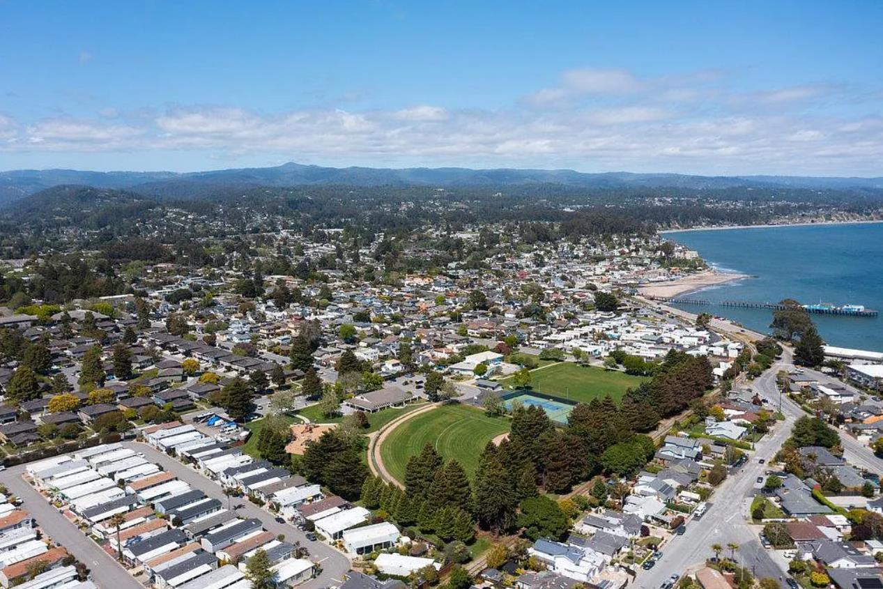 Detail Gallery Image 19 of 21 For 1355 45th Ave #3,  Capitola,  CA 95010 - 2 Beds | 1 Baths