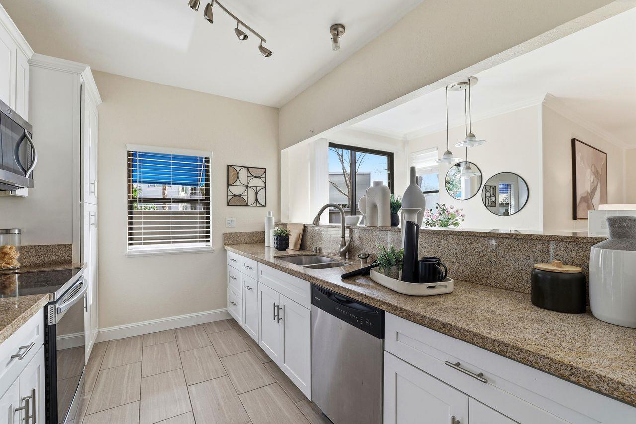 Detail Gallery Image 16 of 41 For 1005 Foxchase Dr, San Jose,  CA 95123 - 1 Beds | 1/1 Baths