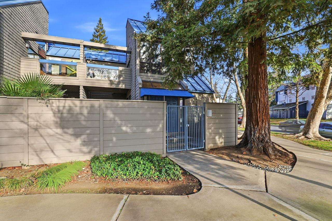 Detail Gallery Image 4 of 41 For 1005 Foxchase Dr, San Jose,  CA 95123 - 1 Beds | 1/1 Baths