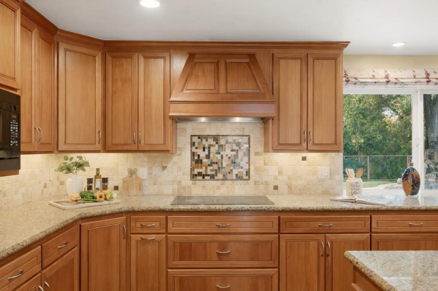 Detail Gallery Image 13 of 92 For 13243 via Ranchero Dr, Saratoga,  CA 95070 - 6 Beds | 4 Baths