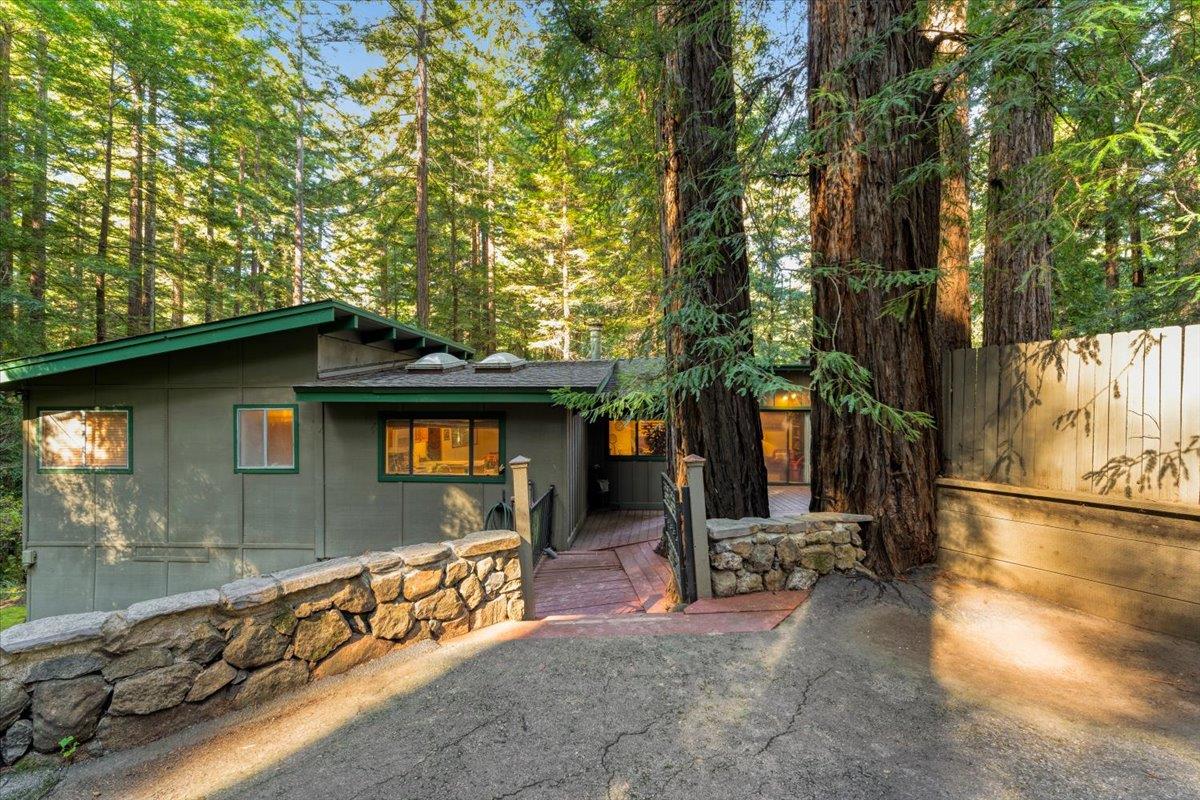 Detail Gallery Image 9 of 39 For 1079 Scenic Dr, Felton,  CA 95018 - 2 Beds | 2 Baths